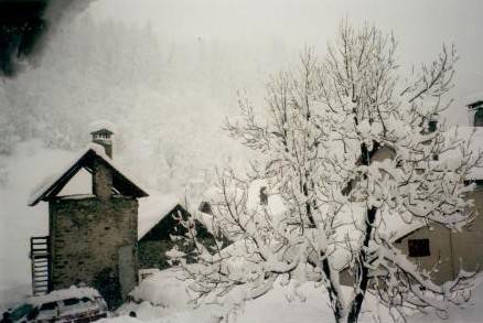 le chalet grenier sous la neige 